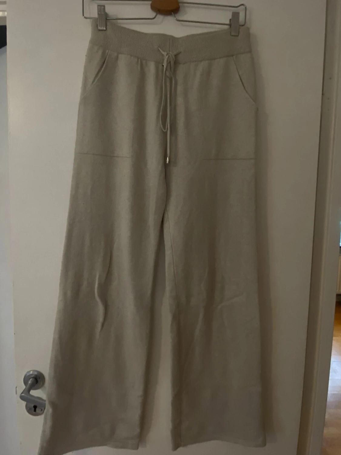 Beige mjukisbyxor  - 1