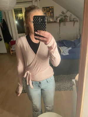 Omlott tröja Lager 157 - Jättefin och skön tröja från lager 157, passat både till träning och vardag men går också att klä upp. Använd ca 2 gånger