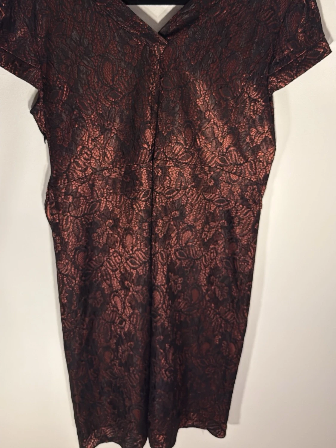 Svart och röd omlottklänning med rosett - 1