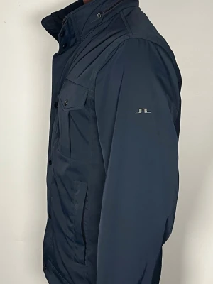 J.Lindeberg field jacket - Säljer en riktigt snygg och trendig J.Lindeberg field jacket i fint skick, storlek S, vid frågor är det bara att skriva //Gramenti