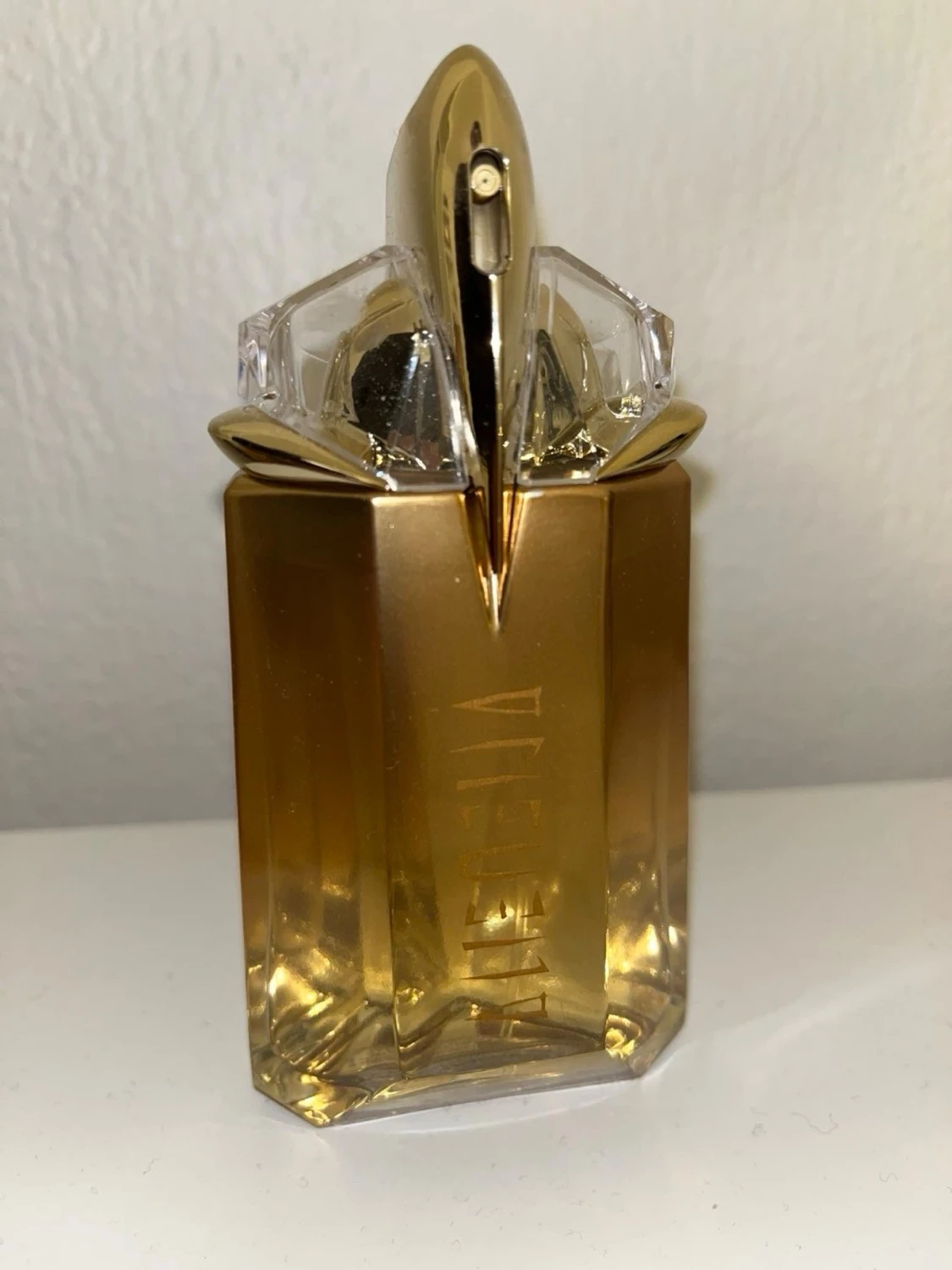 Alien parfym från Mugler guld