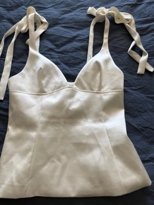 Satin topp zara - Linne från Zara i storlek S inga defekter 💕
