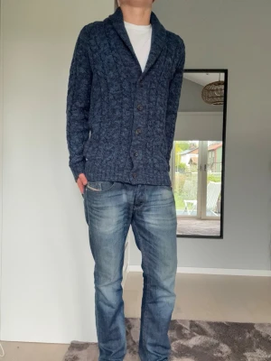 Clockhouse cardigan - Riktigt snygg blå cardigan från Clockhouse. Storleken är M. Tveka inte på att höra av dig vid eventuella frågor och funderingar!😊✌️