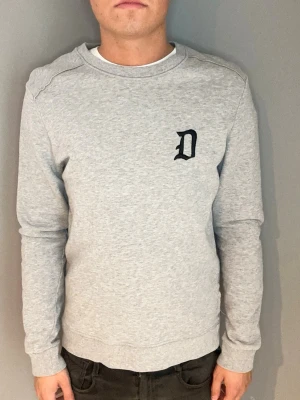 Dondup tröja  - Dondup tröja| storlek M sitter S | skick 10/10 | fraktar via valfrit ombud på köparens bekostnad | hör av dig vid funderingar 