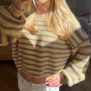 Mysig tröja köpt i New York - Säljer denna söta tröja som jag köpte i New York, prislapp finns kvar🎀 köpte den för 800kr 