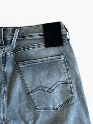 Replay anbass - Stilrena jeans perfekt inför sommaren! Skriv vid minsta intresse!