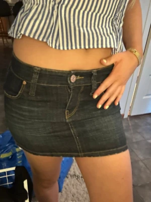 Jeans kjol - Minns ej vart den är ifrån eller vilken storlek men känns som en xs-S 