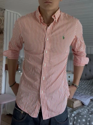 Ralph Lauren M - Snygg Sommarskjorta från RL storlek  M Modellen är 188 väger 78 Hör av er vid minsta fundering!