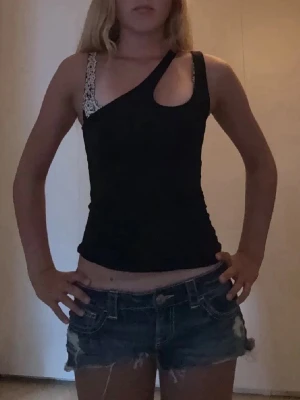 Linnetopp - Såå fin topp från Vero Moda, i strl XS i nyskick!💗