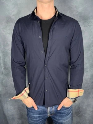 Burberry skjorta - Storlek: S || Skick: Mycket bra|| Nypris: Ca 5000kr || Följ för liknande produkter 🌊🍾