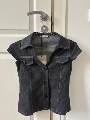 Mörk jeanstopp från Designbysi - Aldrig använd! Lappen är kvar