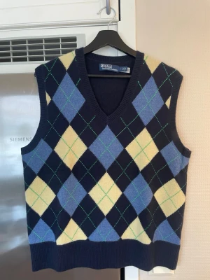Ralph Lauren Vest - Very soft argyle knitted sweater vest Ribbed v-neck, cuffs and hem for a custom fit Regular fit