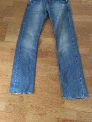 Dondup jeans - Ett par feta dondup jeans i storlek w30, straight fit, inga defekter allmänt bra skick, kan gå ner i pris vid snabb affär