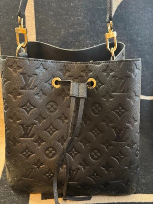 Svart Handväska  - Svart handväska 