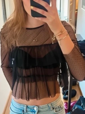 Fest topp - Jätte fin knappt använd fest topp med volang!✨🐆