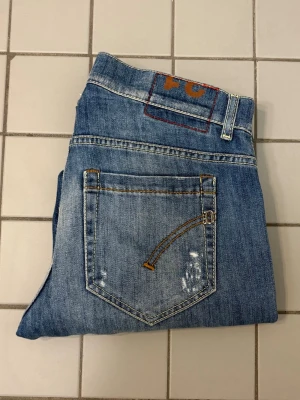 Dondup jeans - Riktigt feta dondup jeans | Bra skick | Storlek 31 | Modell: George | Nypris: 3500 Mitt pris: 849 | Skriv vid minsta fråga eller fundering 🤝