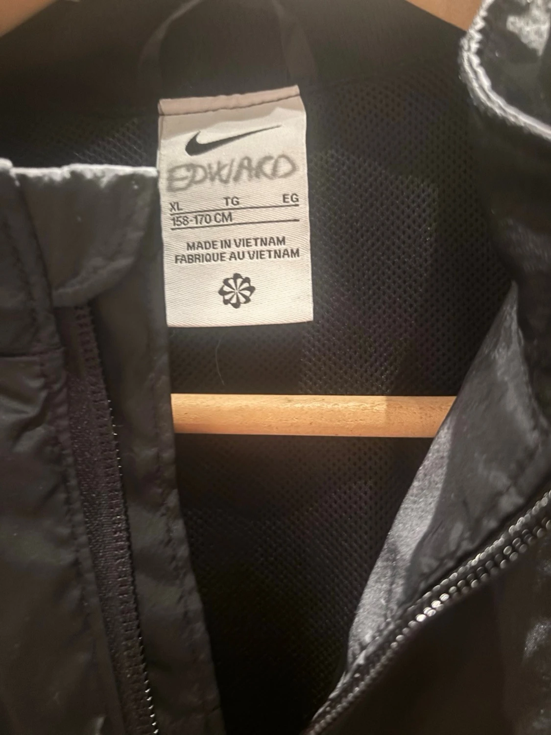 Svart Nike vindjacka XL junior  - 1