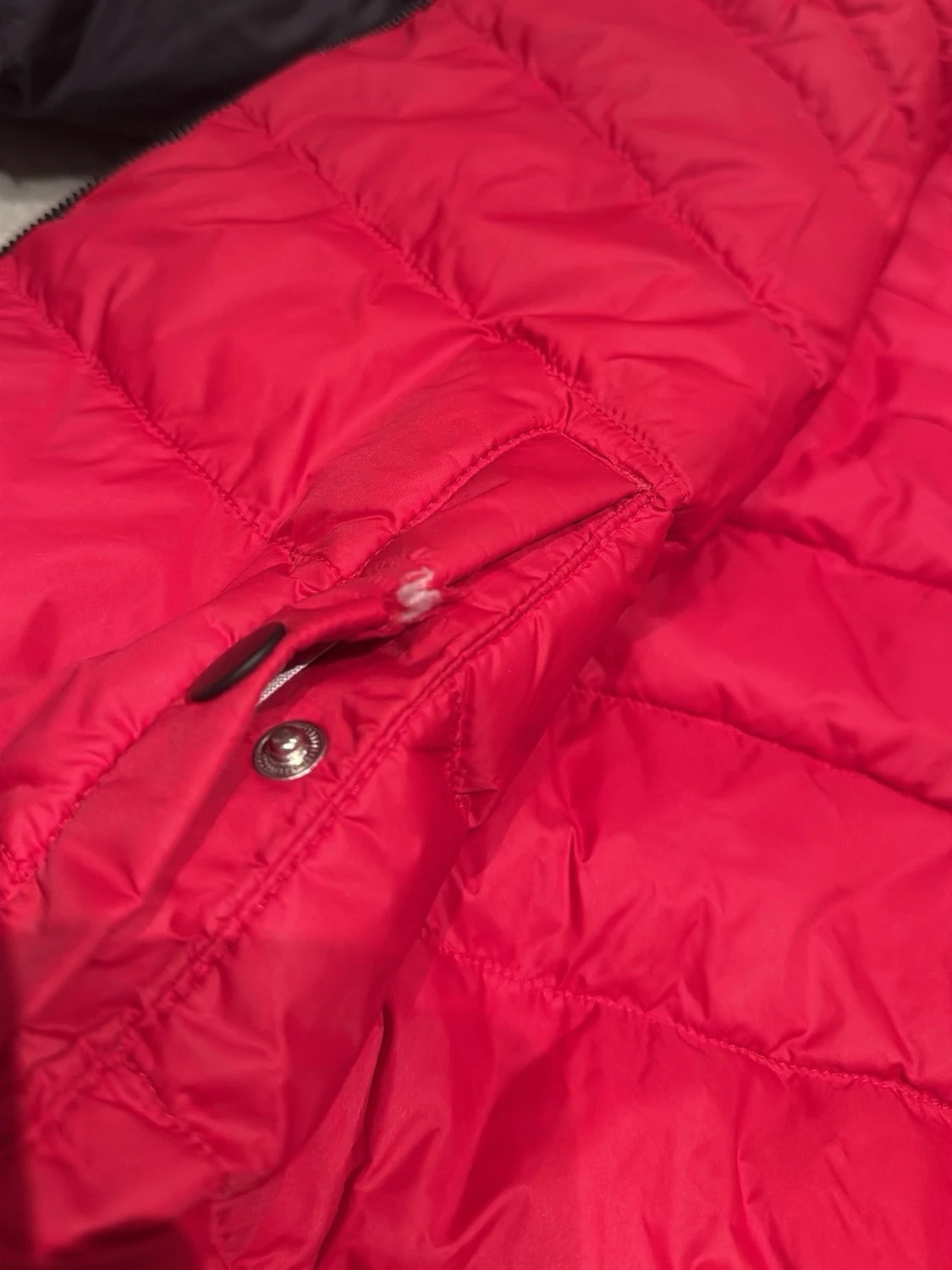 Svart dunjacka med röd insida från BOSS - 2