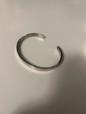 Metallarmband  - Helt nytt! Perfekt present eller för dig själv!