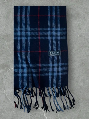 Burberry Halsduk Mörkblå/Navy - 💪🏽Skick:Ny utan prislapp   📐Mått:Längd:150cm:Bred:33cm  📎Material:100%Lambswool  📦Skickar alltid inom 24h  💸Köp fler plagg för att få billigare pris  ✅Äkthetsgaranti