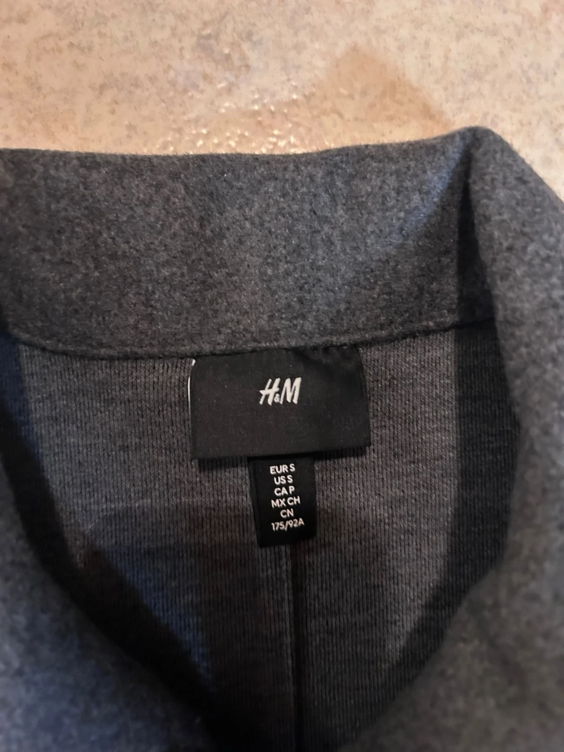 Mörkgrå jacka från H&M med dragkedja - 1