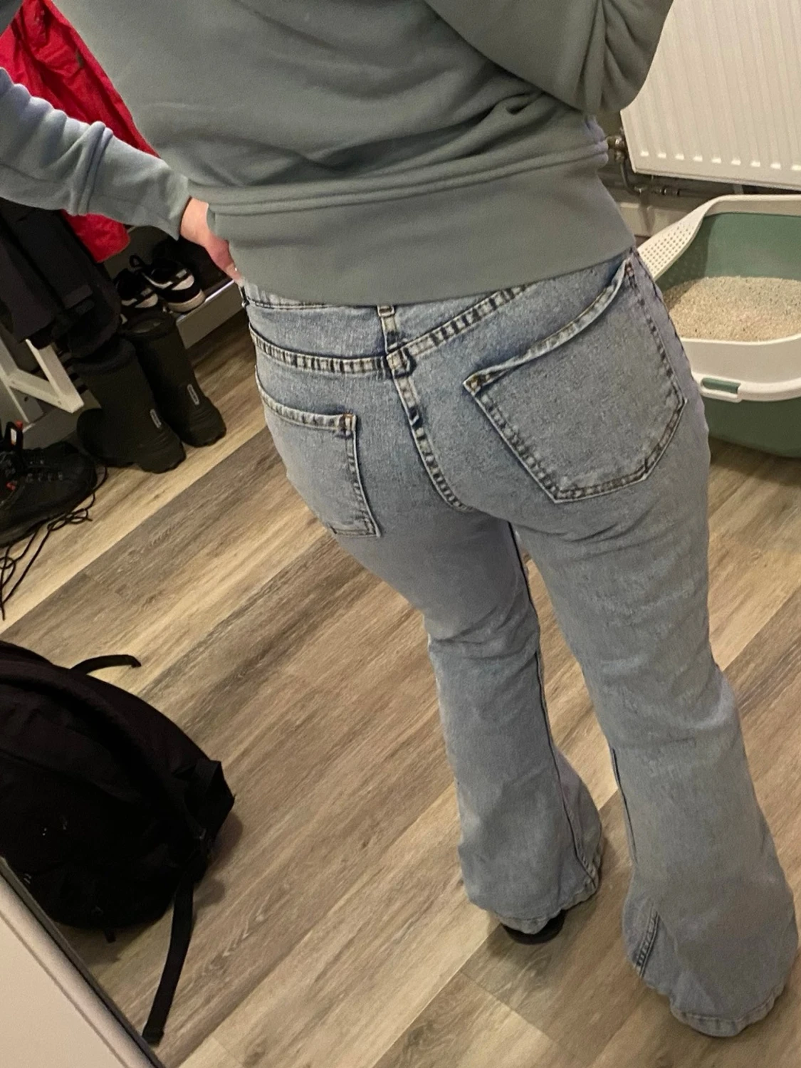Ljusblå bootcut jeans
