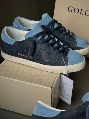 SÖKER - Letar efter dessa i storlek 42