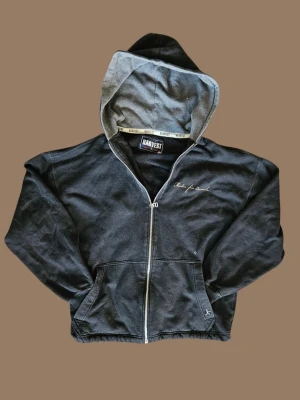 Svart Vintage Hoodie från Harvest - Unik Vinatge Hoodie från Harvest | Skick Mycket Bra | Storlek S-M I Färg Svart I Pris diskuterbart 😊