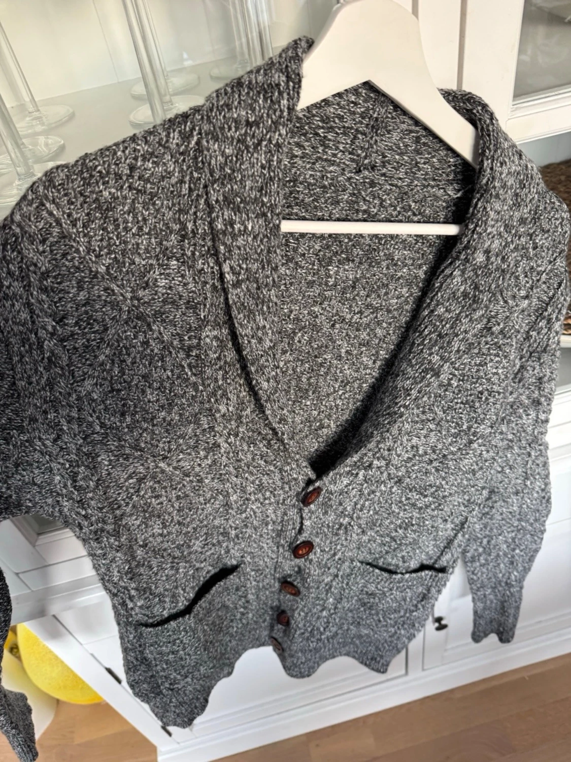 Gråmelerad kofta med sjalkrage - 1