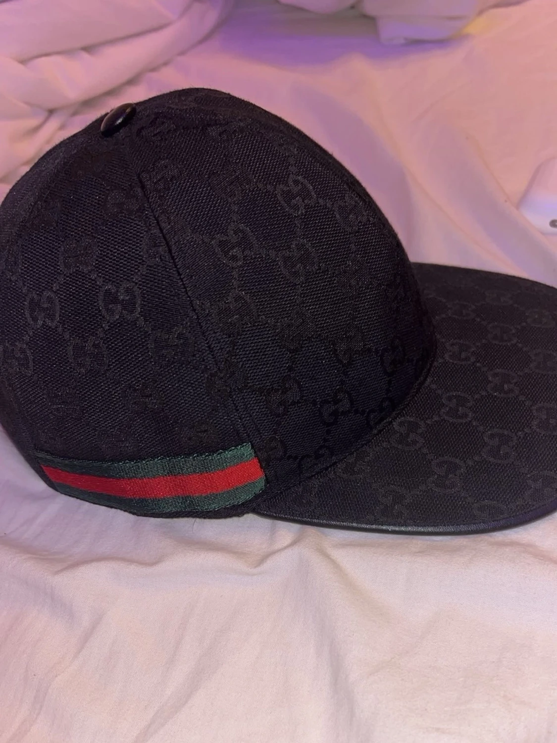 Svart Gucci keps med GG-mönster