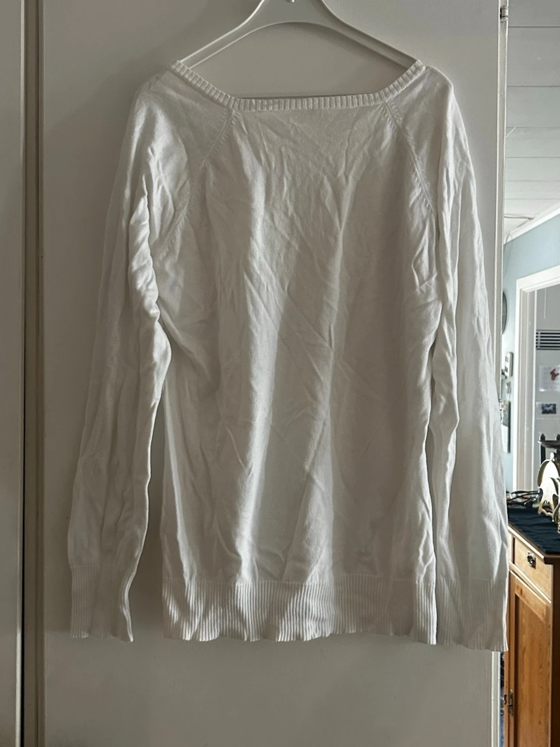 Vit stickad tröja med knappar - 1