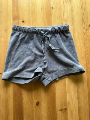 Barnshorts - Barnshorts med snörning framtill 