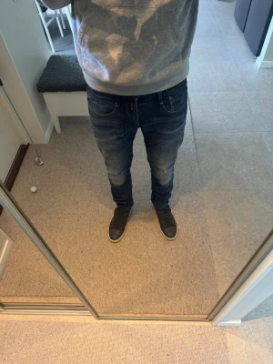 Replay anbass jeans  - Replay Anbass jeans med lite slitningar. Storlek w33 L34 