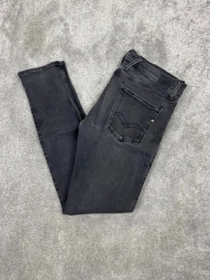 Replay jeans  - Ett par riktigt snygga jeans från Replay i storlek W34 L32 i modellen anbbas Hyperflex 