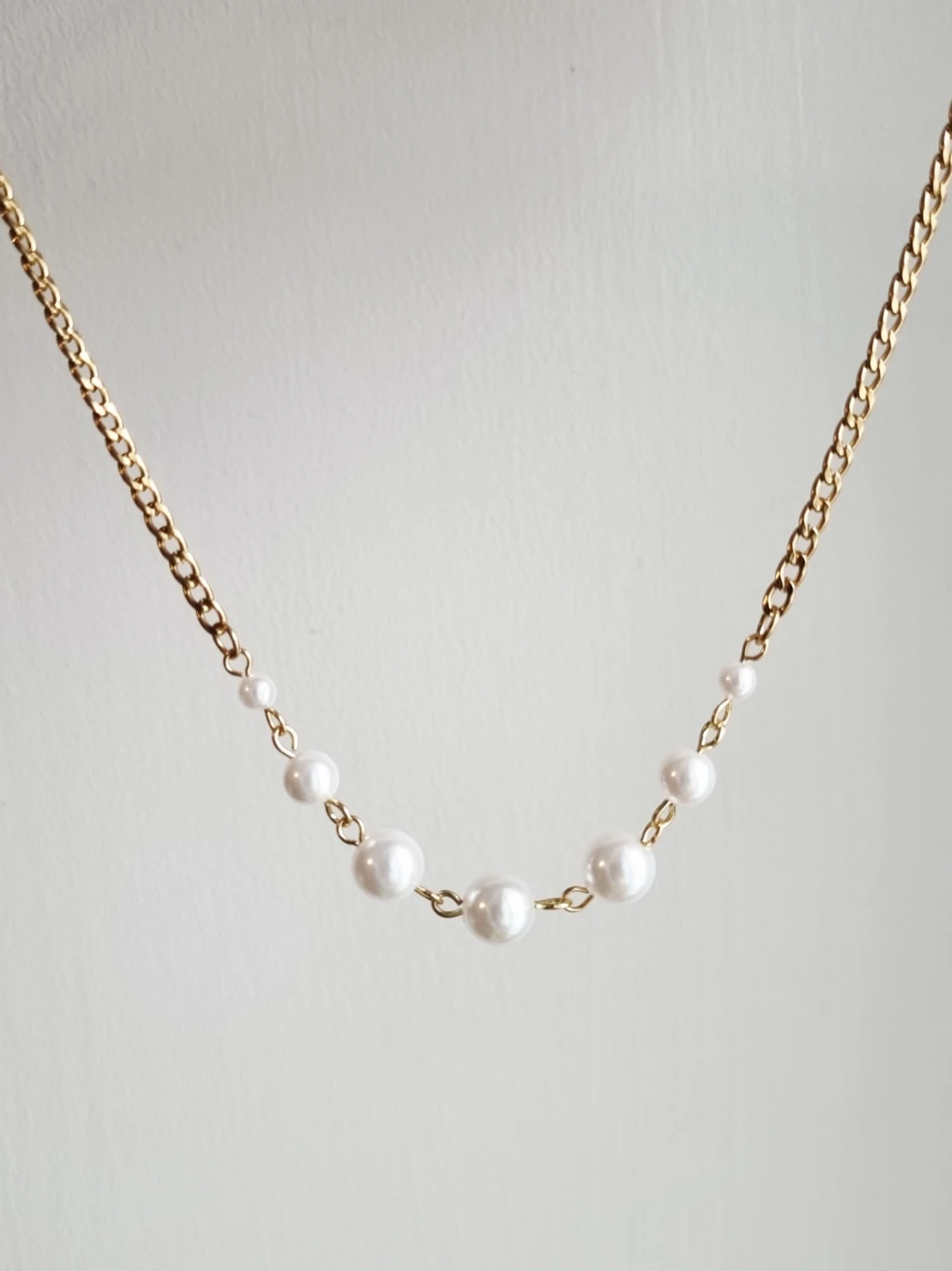 Handgjort halsband med pärlor  - 1