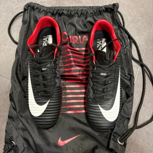 Nike Mercurial Vapor XI FG - Storlek 40, som nya, kom inte med skambud :)