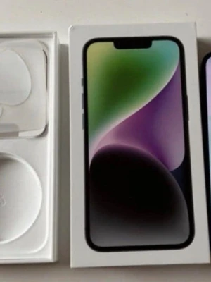 Svart iPhone14,  med dubbla kameror, har mycket repor, batteri hälsa 88% - iPhone 14. Funkar bra , batteri hälsa 88%,          OBS :den  har mycket repor men funkar jättebra  Ingår iPhone box 