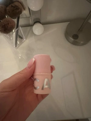 Caia blush stick - Har använts en del men fortfarande mycket kvar, färgen soft burgundy 
