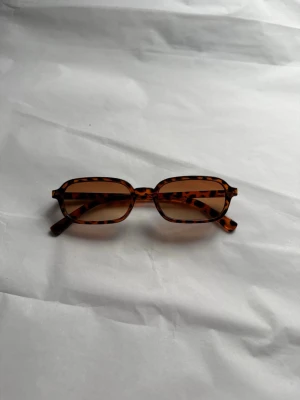 Solglasögon Leopard Mönster - Helt nya har aldrig kommit till användning.