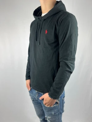 Ralph lauren tröja  - Ralph lauren tunn hoodie| skick 8/10| storlek S| hör av dig vid minsta fundering!