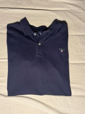 Gant piké  - Piké från Gant i storlek S. Priset diskuteras gärna! 