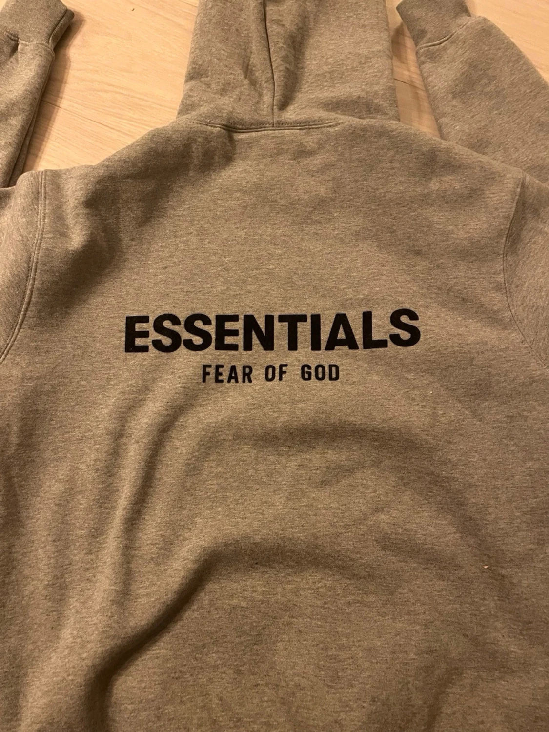 Grå hoodie från Essentials Fear of God - 5