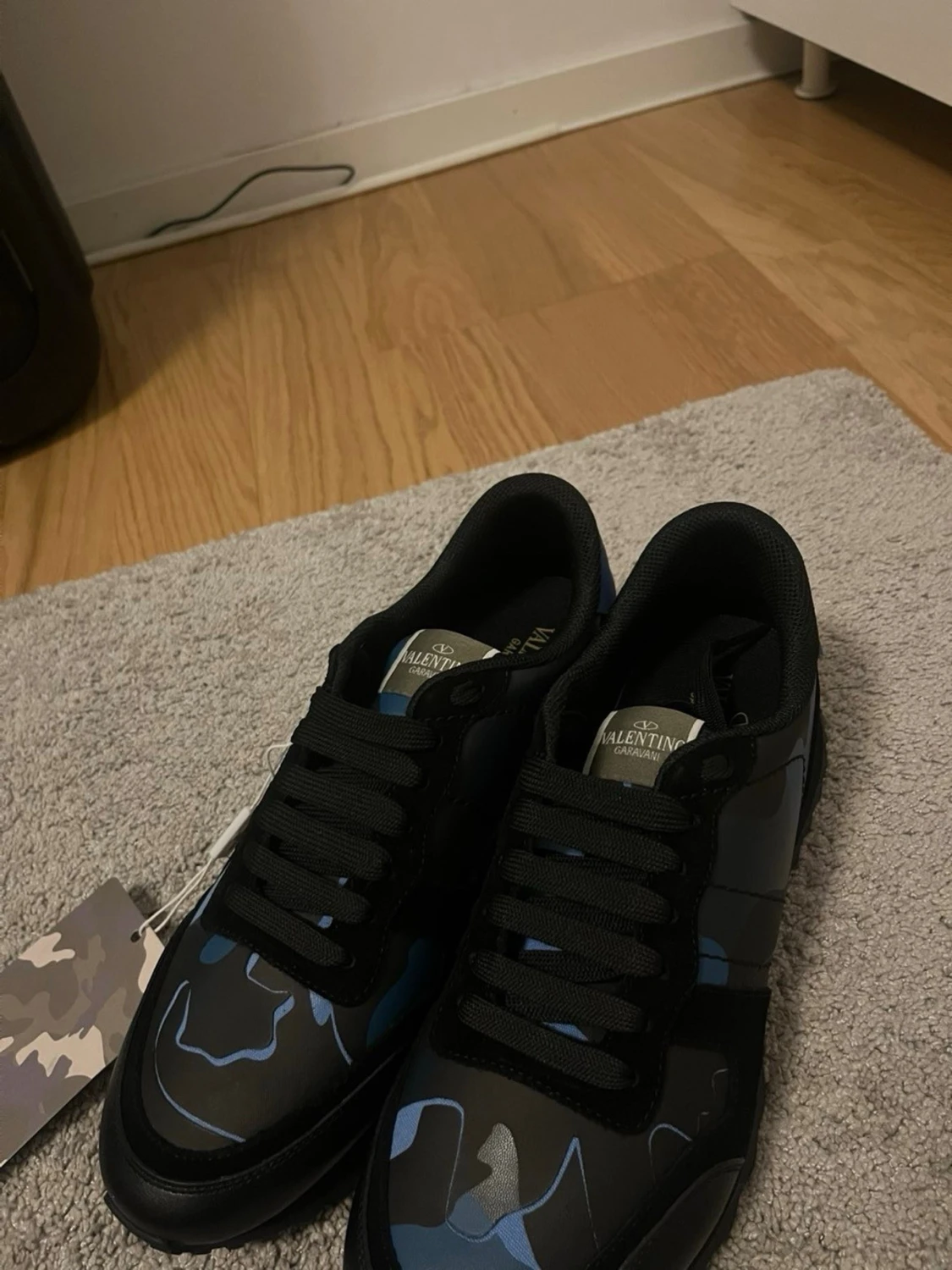 Svart o blå valentino rockrunners - 2