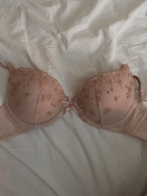 Hunkemöller Bh - Supersöt med fint mönster, använd fåtal gånger❣️ i storlek 70B