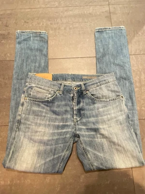 Dondup George  - Dondup George i fint skick. Storlek w31. Snygg tvätt och slitnings design 