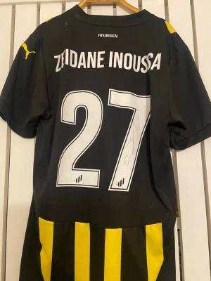BK Häcken natchanvänd och signerad  - Jag säljer en match använd tröja av zidande inoussa och signerad 