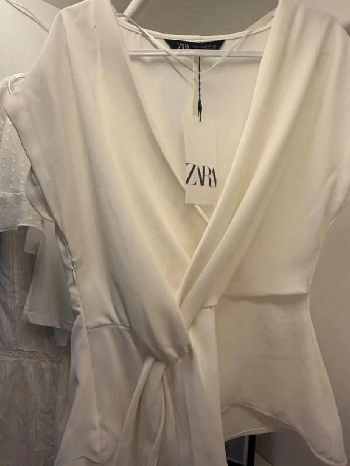 Vit omlottopp från Zara