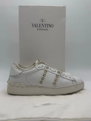 Valentino Rockstuds - Snygga valentino rockstuds med mycket bra skick i storlek 37
