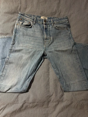 Jack & Jones Jeans - Snygga blå slim jeans från Jack & Jones i storlek 28/30. Modellen är Relaxed Chris och kvaliteten på byxorna är mycket bra. Hör av dig om du har frågor, pris kan diskuteras!