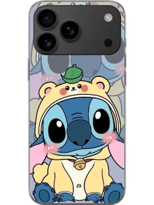 Mobilskal med Stitch i björndräkt - Snyggt mobilskal med motiv av Stitch som är klädd i en gullig björndräkt med rosa kinder och en liten grön hatt. Skalet har en färgglad design i blått, gult och rosa och är gjort av plast. Perfekt för dig som gillar söta och unika mobilskal.